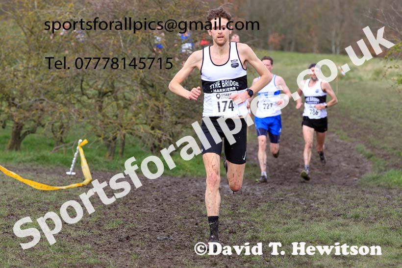 Men 35 to 60 in the 2023 BMAF Cross Country Champs., Wallsend. Photo: David T. Hewitson/Sports for All Pics